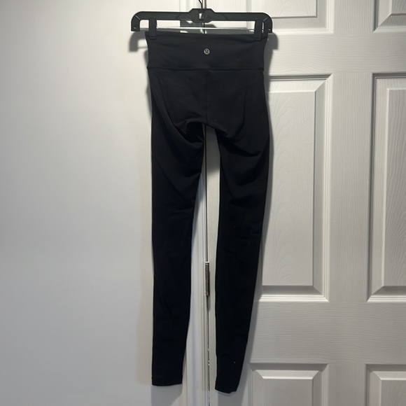 Lululemon Size 2 Black Leggings 28 inch - Picture 5 of 6